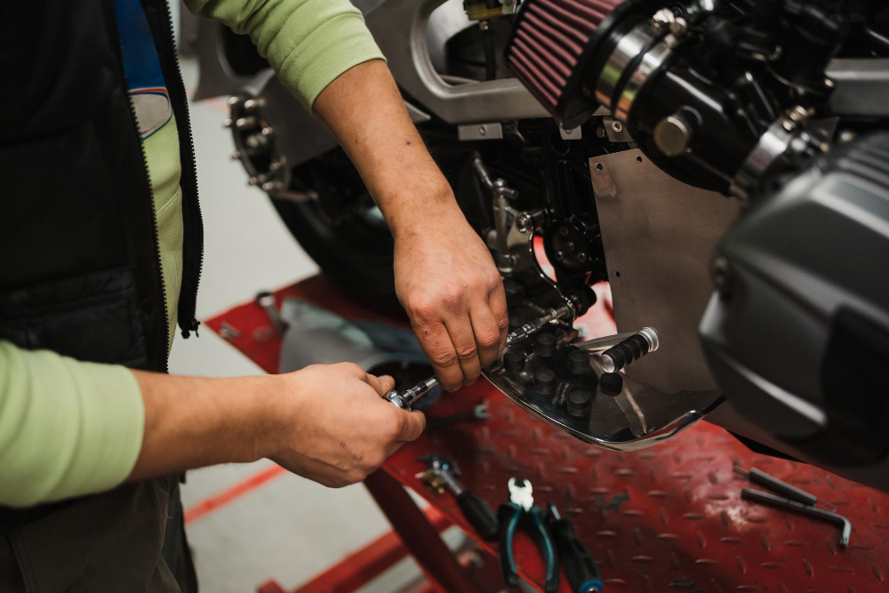 Perbandingan Mesin Motor 2-Tak dan 4-Tak: Mana yang Lebih Unggul?