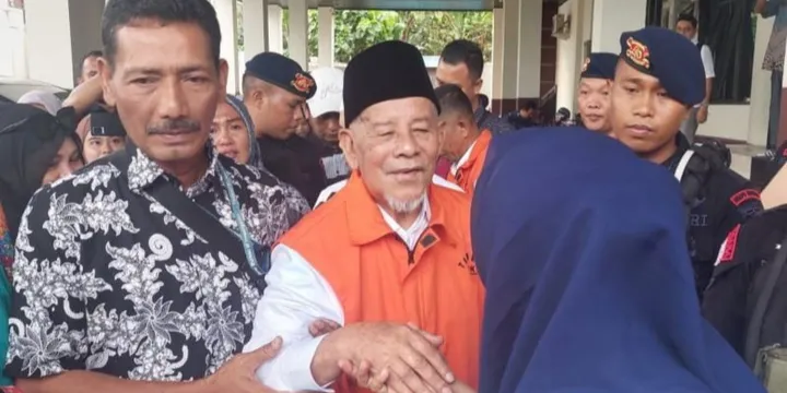 Mantan Gubernur Maluku Utara Abdul Gani Kasuba Tutup Usia di RSUD Chasan Boesoirie