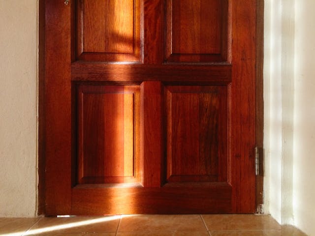 Kayu untuk pintu